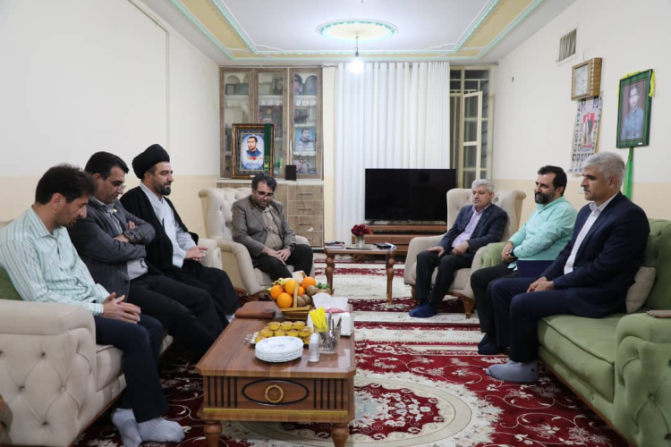 دیدار اعضای هيأت رئيسه دانشگاه یاسوج با خانواده  شهید 