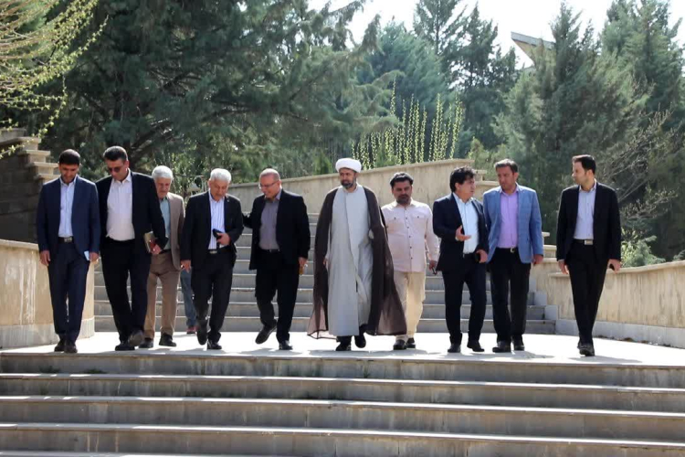 دیدار نوروزی سرپرست و اعضای هيأت رئيسه دانشگاه یاسوج با اعضای هيأت علمی و کارکنان دانشگاه 