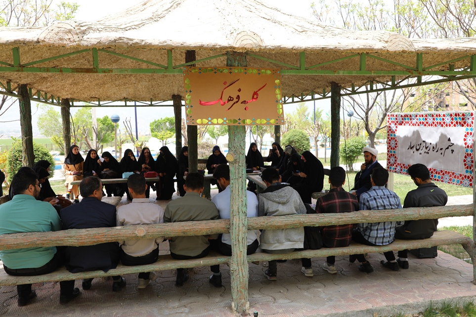 اولین نشست صمیمی دانشجویی در کلبه فرهنگ دانشگاه برگزار شد 