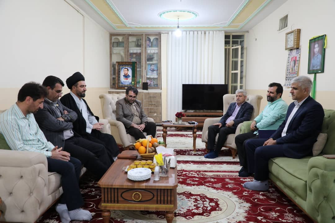 دیدار اعضای هيأت رئيسه دانشگاه یاسوج با خانواده  شهید 