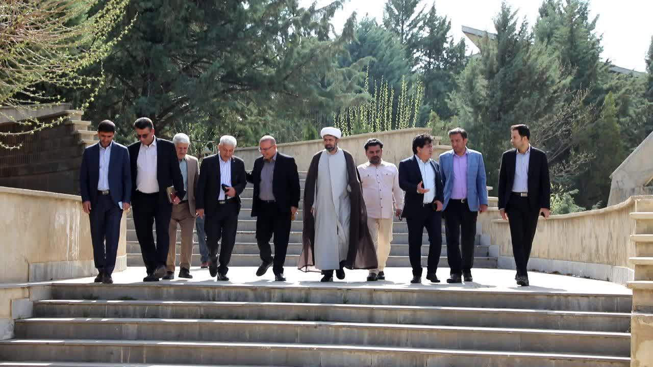 دیدار نوروزی سرپرست و اعضای هيأت رئيسه دانشگاه یاسوج با اعضای هيأت علمی و کارکنان دانشگاه 