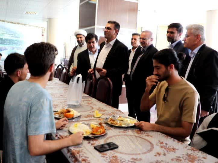 بازدید سرپرست دانشگاه یاسوج بهمراه اعضای هيأت رئيسه از سلف سرویس برادران + (تصاویر)