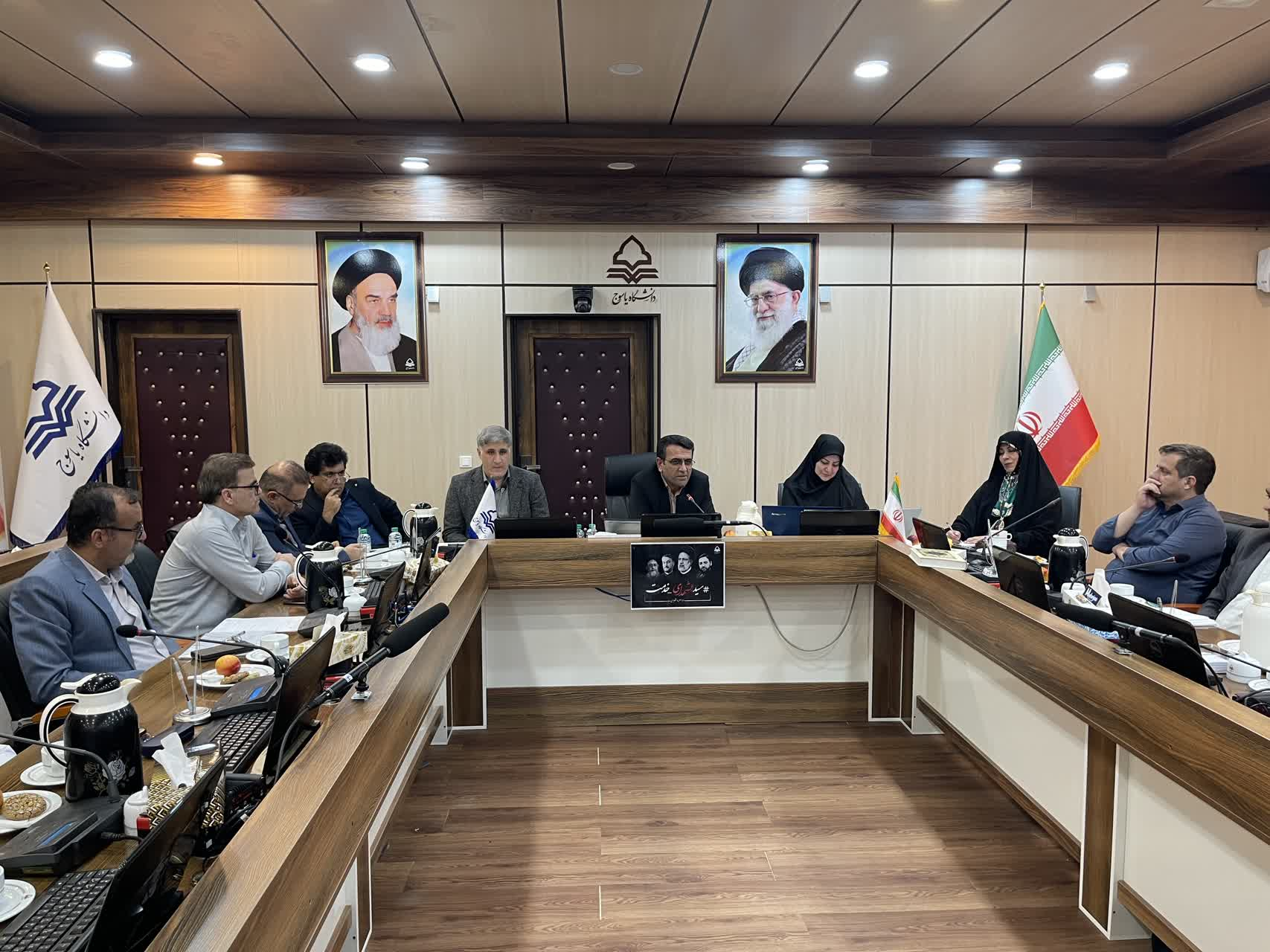نشست مدیر برنامه ملی توانمندسازی و توسعه منطقه‌ای «نوآفرین صنعت‌ساز» معاونت فناوری و نوآوری وزارت علوم، تحقیقات و فناوری با رئیس و اعضای هیات رئیسه دانشگاه یاسوج