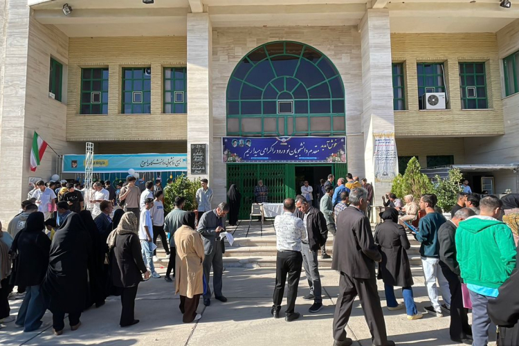 بازدید رئیس دانشگاه یاسوج از روند اولین روز  ثبت‌نام دانشجویان نو ورود