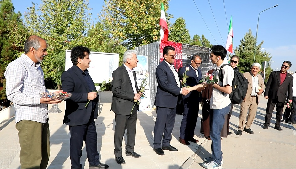 به مناسبت آغاز سال تحصیلی جدید برگزار شد: مراسم استقبال از دانشجویان دانشگاه یاسوج با حضور رئیس و اعضای هیات رئیسه دانشگاه + (گزارش تصویری)