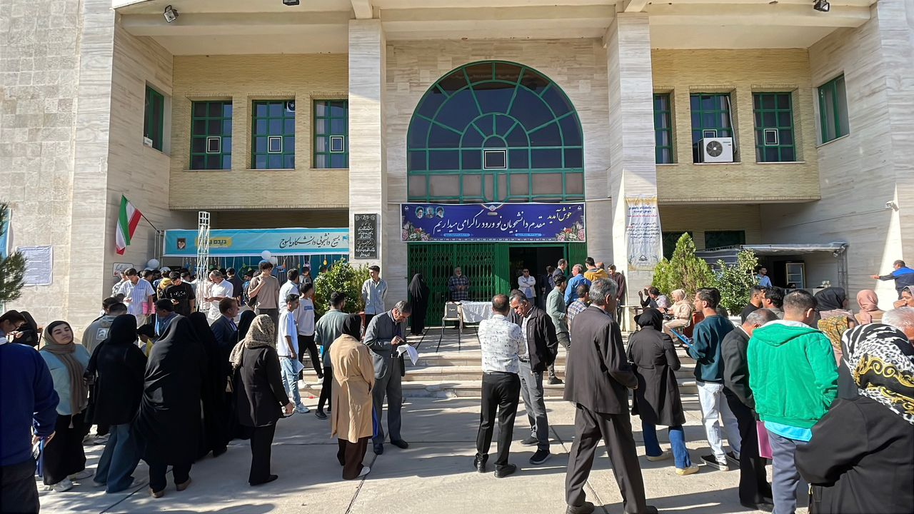 بازدید رئیس دانشگاه یاسوج از روند اولین روز  ثبت‌نام دانشجویان نو ورود