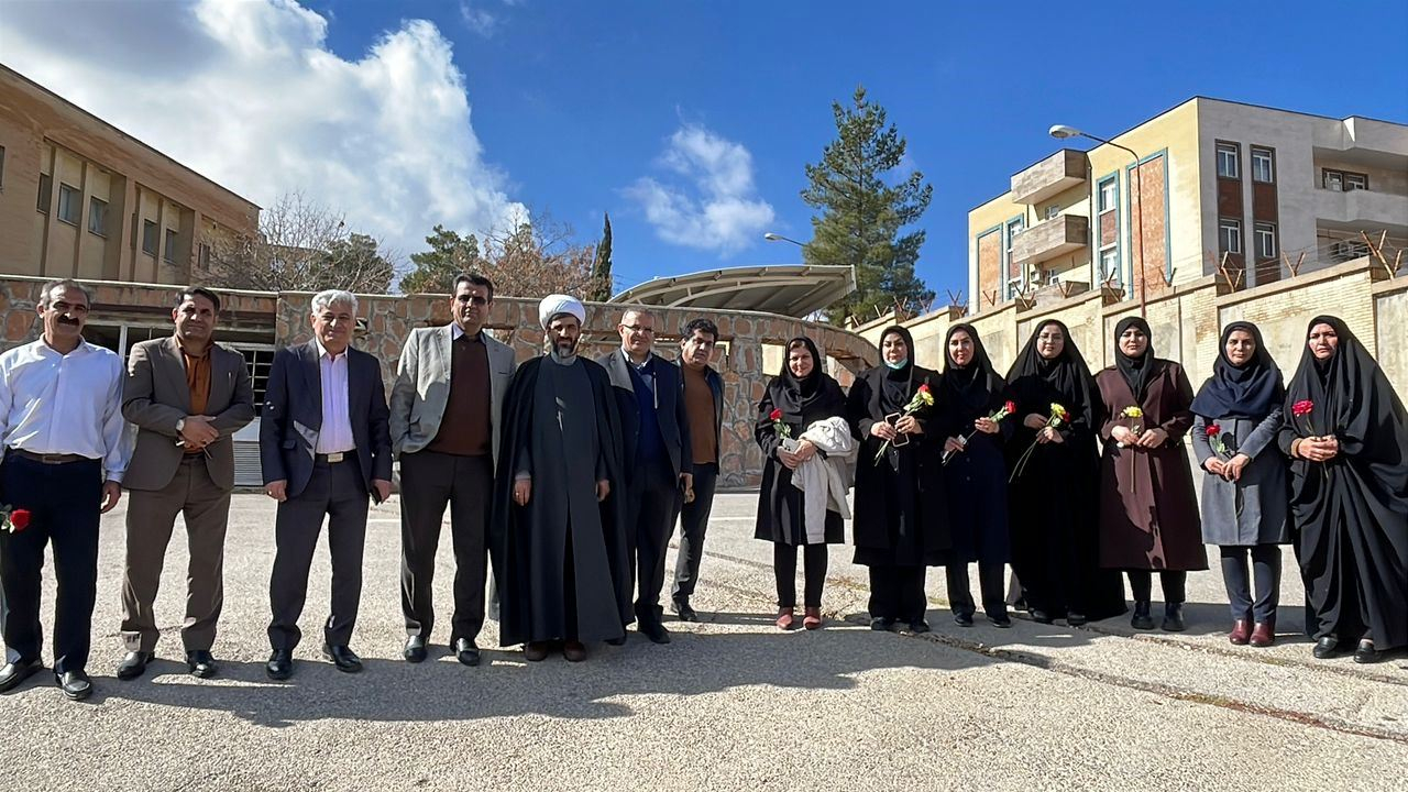 از بانوان شاغل و اعضای هیئت علمی دانشگاه تجلیل شد 