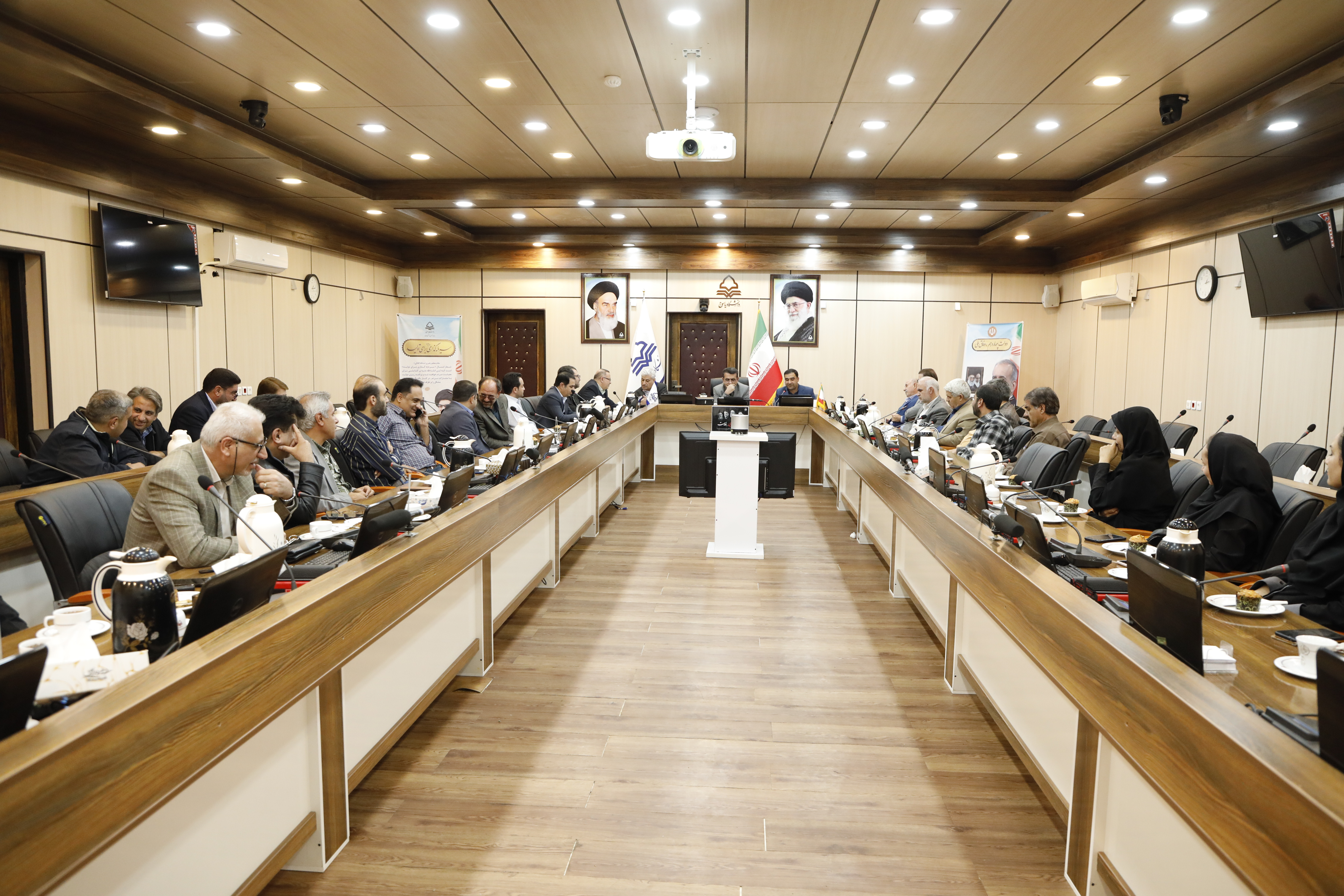 تجلیل از عوامل اجرایی کنفرانس فیزیک ایران در دانشگاه یاسوج