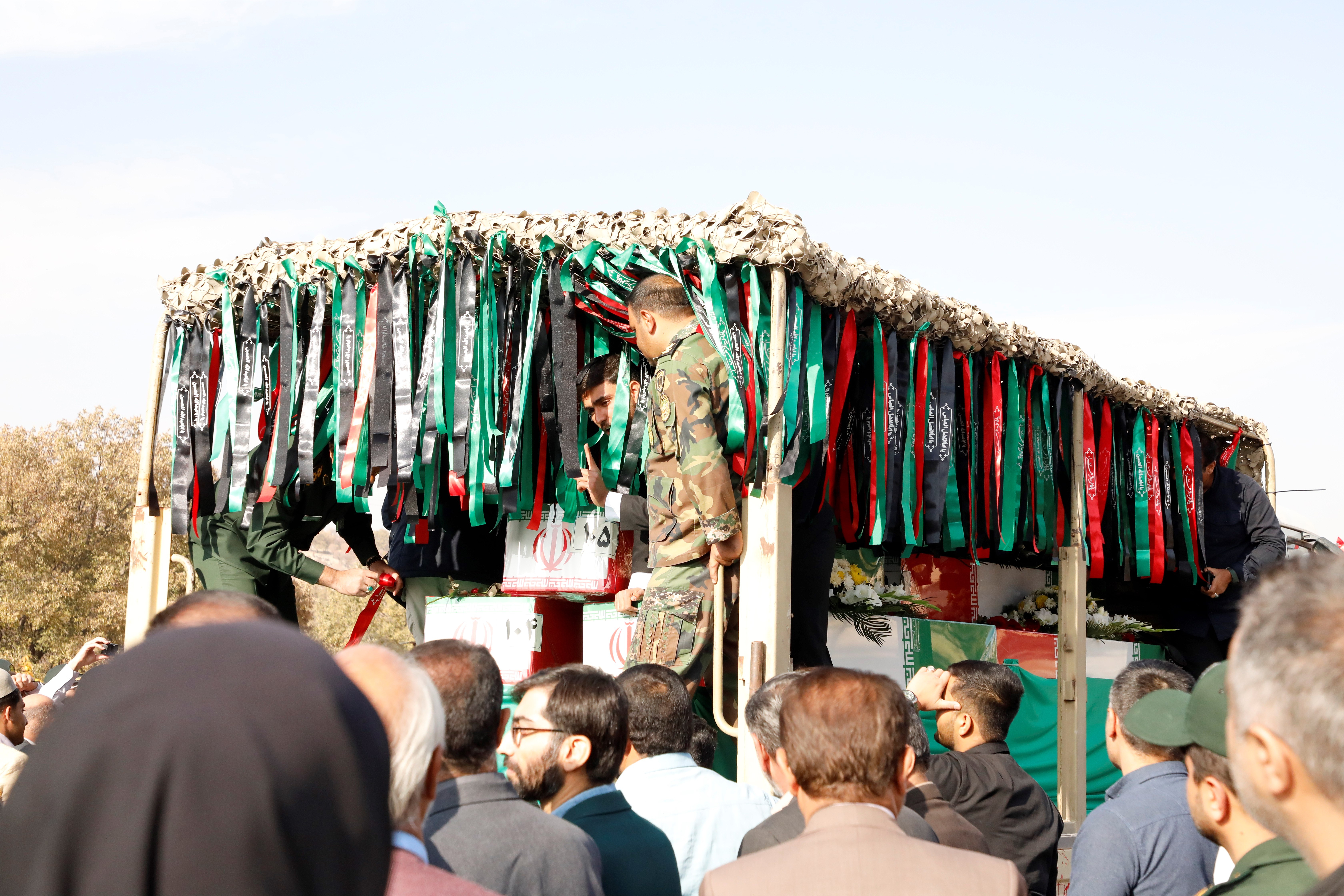 حضور رئیس  و مسئولان دانشگاه یاسوج در مراسم استقبال از پیکرهای 6 شهید گمنام